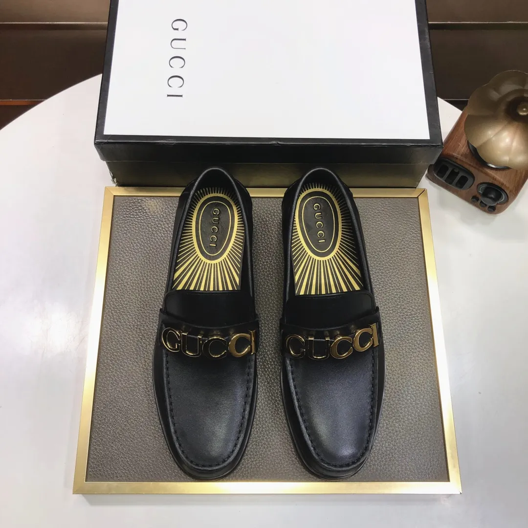 Factory batch 580💰Italy’s top luxury men’s shoe giant (GUCCI) (Gucci) (full cowhide lining) new arrival🍃Original European style🔰 Pleasant to the eye😍In order to make the shoes more durable and non-deformable🌀The production continues to follow traditional methods but there is still no lack of innovation💪Select original cowhide for the leather♻️Smooth, natural and extra bright⭐Made of imported cowhide The rich man’s first choice 38-45 (45 customized)